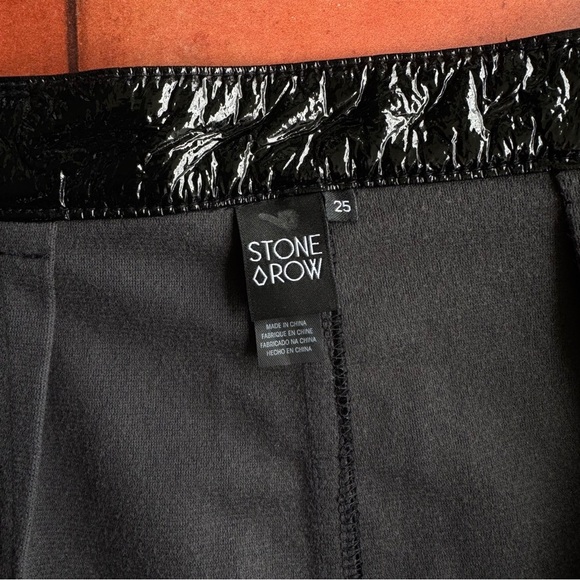 Sz 25 Stone Row By Volcom ‘True To This’ Black Pleather Skirt / Silver Hardware - Picture 4 of 4